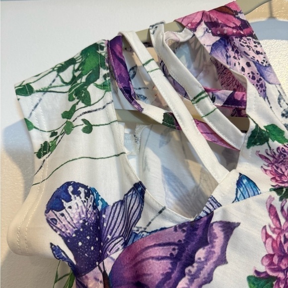 White butterfly design cut out shoulder short sleeve top size XXL - Picture 5 of 12